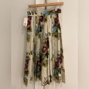 PRINTED PLEATED
VISCOSE SKIRT
155560
0823
PURPLE WALLPAPER
FLORAL / 503
SIZE
4